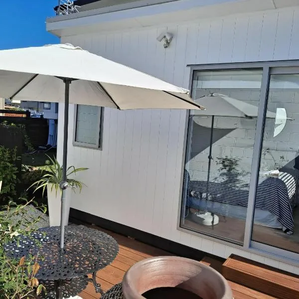 Pod bach on Tweed, hotelli kohteessa Tauranga