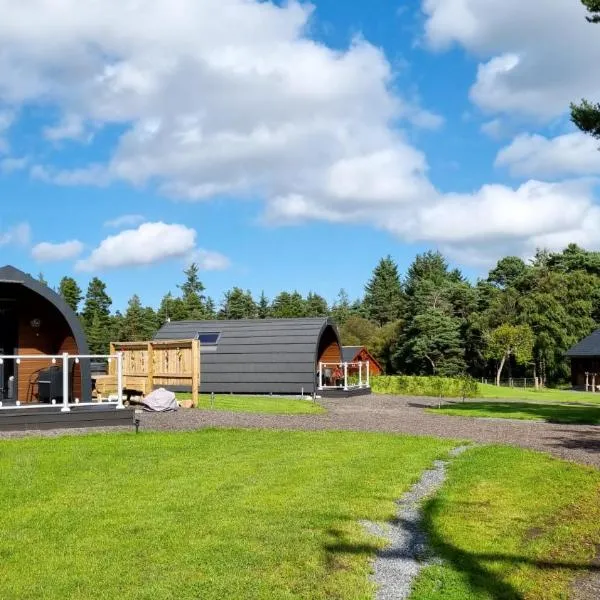 Robins Nest Glamping Pod with Hot Tub, hotel in Keith