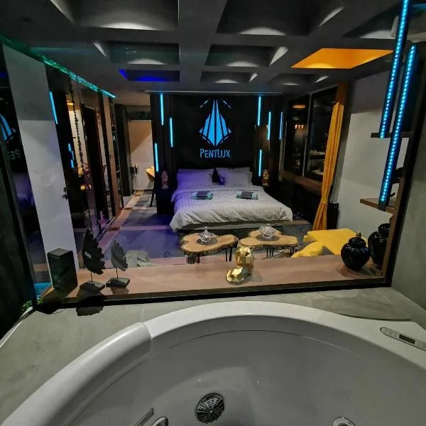 PentLux - SPA Penthouse in the heart of Skopje, hotel in Skopje