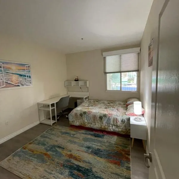 Resort like stay in a lovely room near UCI, hotel in Irvine