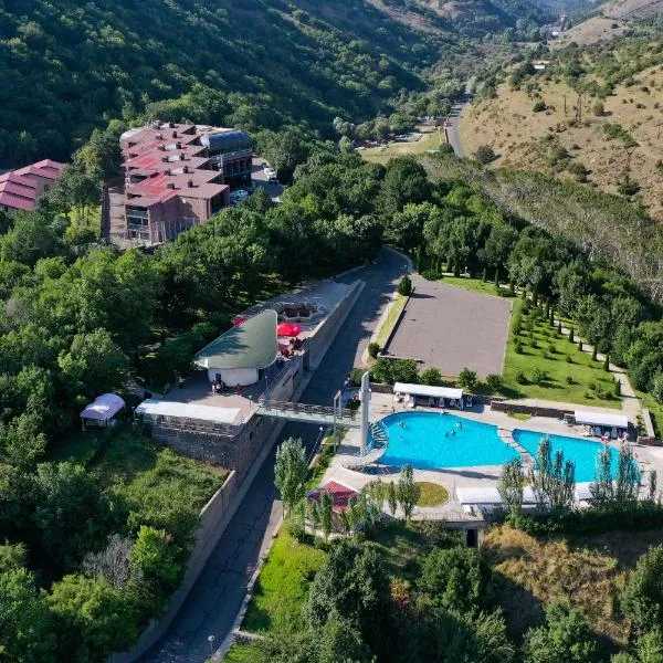 Best Resort Aghveran, hotelli kohteessa Arzakan
