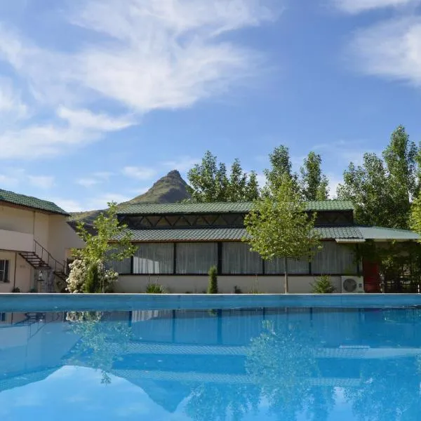 Crossway Camping, ξενοδοχείο σε Yeghegnadzor