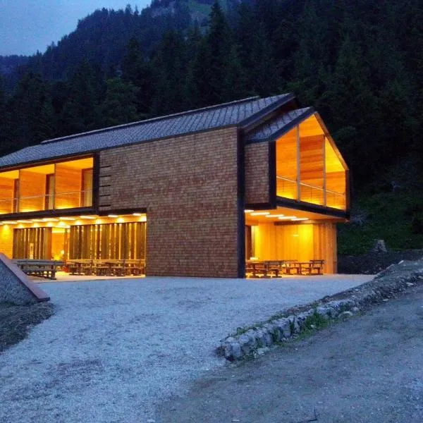 Vallesinella Hotel Restaurant Bar, hotel v Madonna di Campiglio