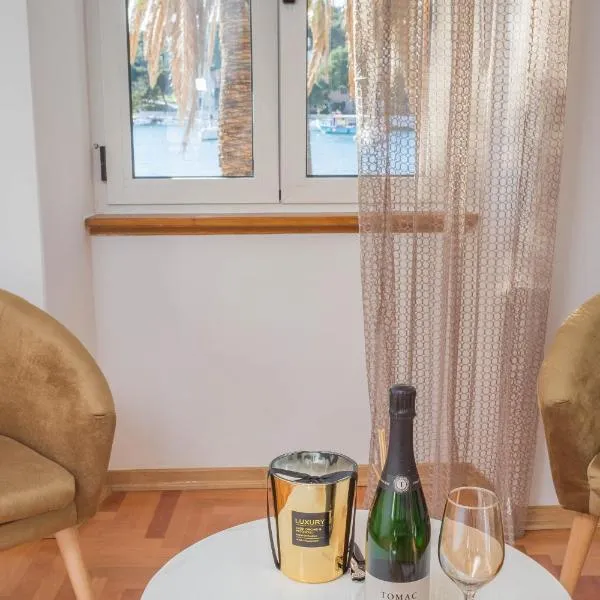 Deluxe Dreamy room in the Center of Hvar with Sea View, hotel v destinaci Hvar