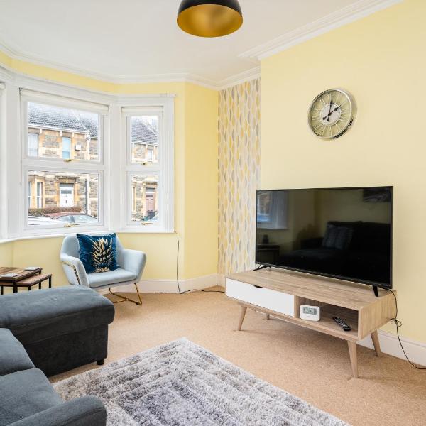 Fantastic, Spacious 3 Bedroom House With Garden, Bath