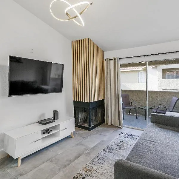 Condo close to Strip and Raiders Stadium，位于拉斯维加斯的酒店