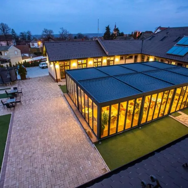 HARIZMA 013, ξενοδοχείο σε Kovin