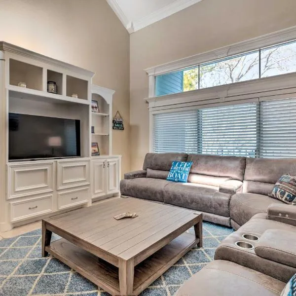 Idyllic Montgomery Condo with Pool and Lake View!, ξενοδοχείο σε Montgomery