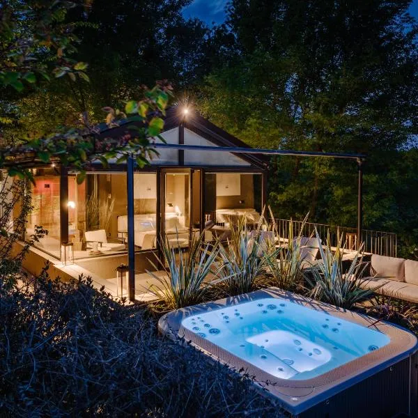 The Glass House & SPA - The Orginal One, ξενοδοχείο σε Terruggia