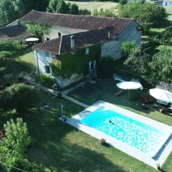 Les Granges de la Leigne, Ruffec，Condac的飯店