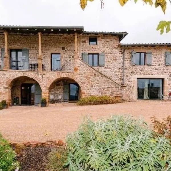 Au Petit Bonheur chez Bambina, hotel v destinaci Leynes