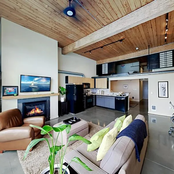 19th Avenue Lofts Unit 213, hotel in Seattle