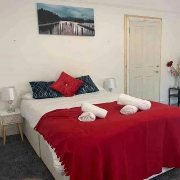 Balham, South London Spacious Guest House 5, 6 rooms available, hotel in London
