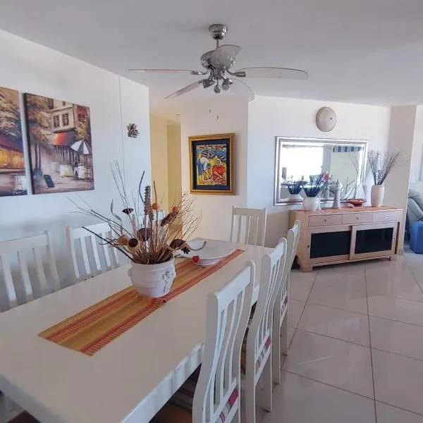 Luxury 4 bedroom apartment, hotel in Margate