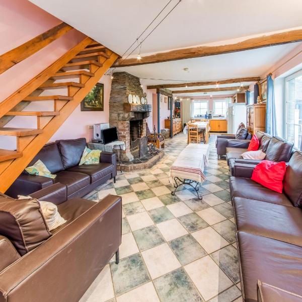 Beautiful Farmhouse in Brisy with Sauna
