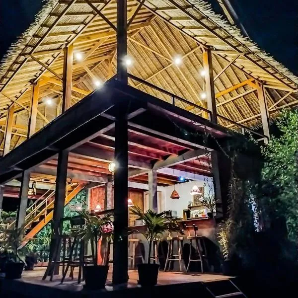 Basa-basi Lodge、カリムンジャワのホテル