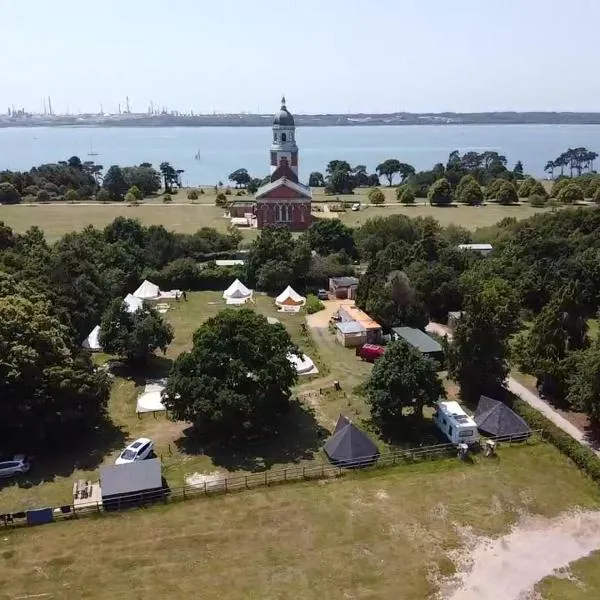 Bell Tent Glamping at Royal Victoria Country Park, hotel in Southampton