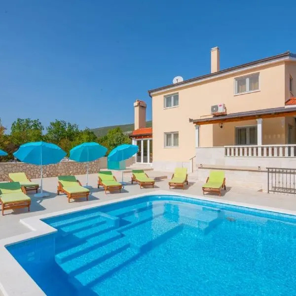 Villa Secret Beauty with Heated Saltwater Pool, hotel v destinaci Imotski