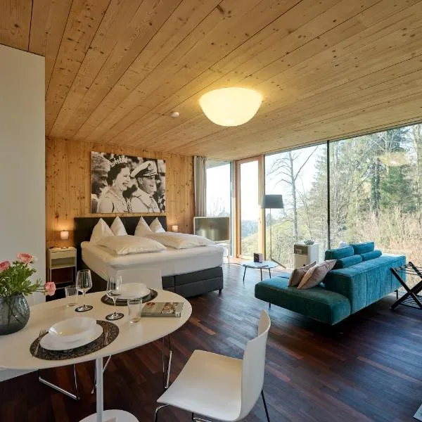 Design Apartment mit Panoramafenster - Wald und Seeblick - Ruhe nahe der Stadt, hotel in Bregenz