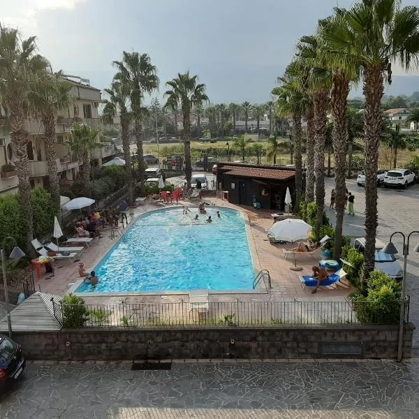 Casa, Mare-Etna-Taormina、フォンダケッロのホテル