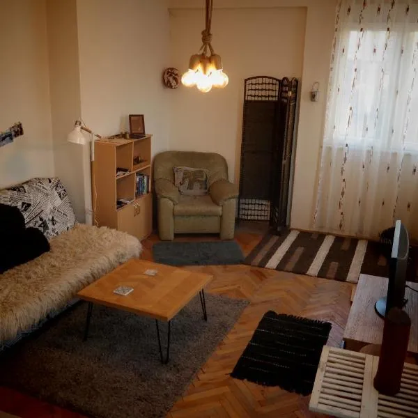 E-19 Home - Tradition meets tourism, hotel in Prizren