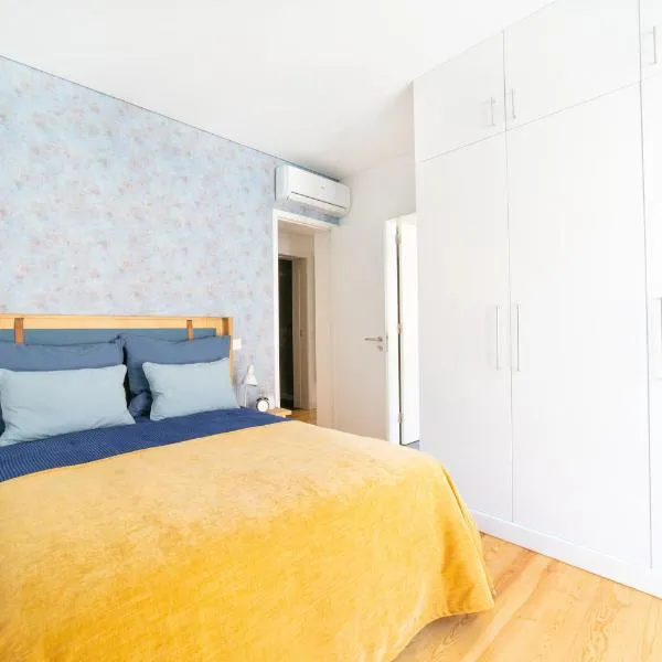 Blue by the River 2 - elegant two-bedroom in Santos, hotel en Lisboa