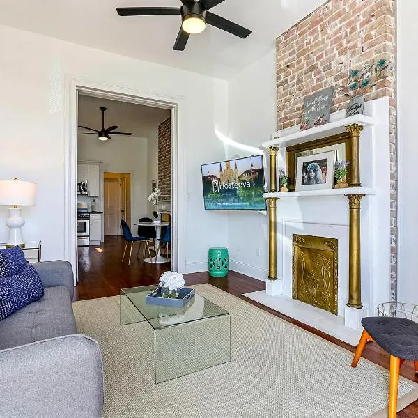 Private 2BR in Uptown by Hosteeva, hotel in New Orleans