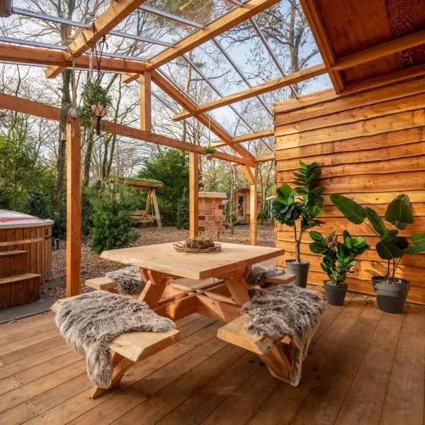 ZEN-Bungalow NO 3 met sauna en hottub, hotel in Rheezerveen