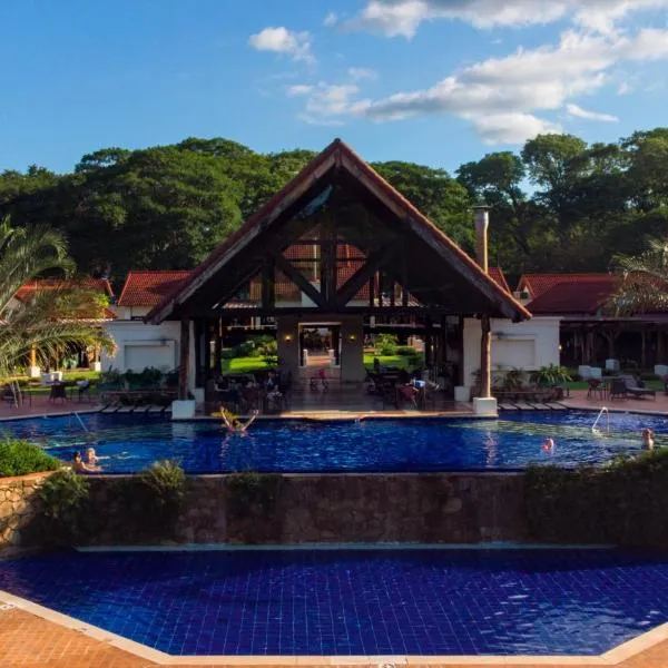 Alta Gracia Parque Hotel, hótel í Caacupé