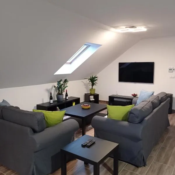 Mórocz Apartman, hotel v destinaci Badacsonytomaj