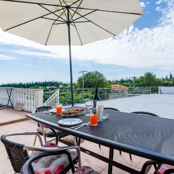 Apartments Dubrovnik Airport, hotel in Čilipi