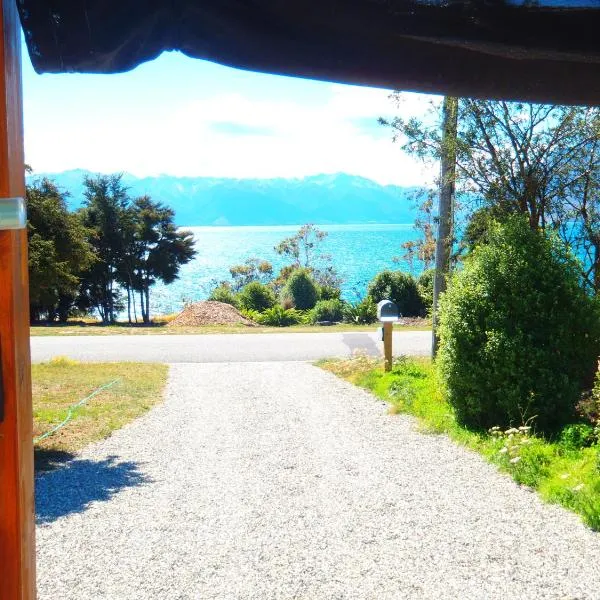 Lakefront Fantail Cottage Lake Hawea, Wanaka, hotel in Lake Hawea