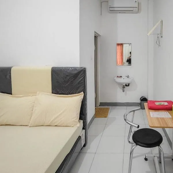 Shekinah Homestay & Cafe Waikabubak Mitra RedDoorz, hôtel à Waikabubak
