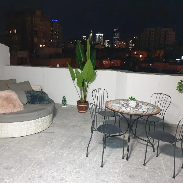 LUXURY PENTHOUSE GREAT LOCATION WITH PARKING Tlv, hotel v destinaci Ramat Gan