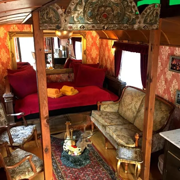 Historischer Zirkuswagen mit Terrasse und Blick ins Grüne, hotel v destinaci Witzenhausen