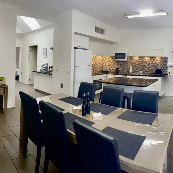 Austral Place 88 via Merri River, hotel in Warrnambool