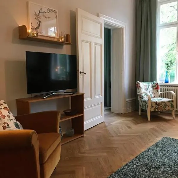 Artistic and light 2 room apartment in SoFo 65sqm, hotel in Stockholm