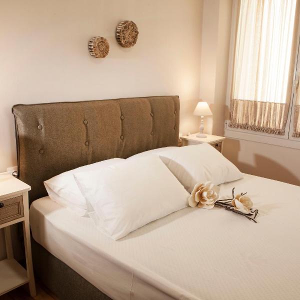 2-spaces comfy Bentzi apartment 7 with balcony in Pagrati, Ateny