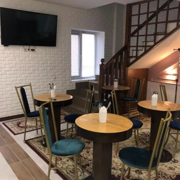 Samal-2 Hotel, hotel in Almaty