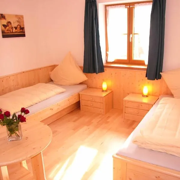 Gästehaus Weissenbauer, hotel v destinaci Lenggries