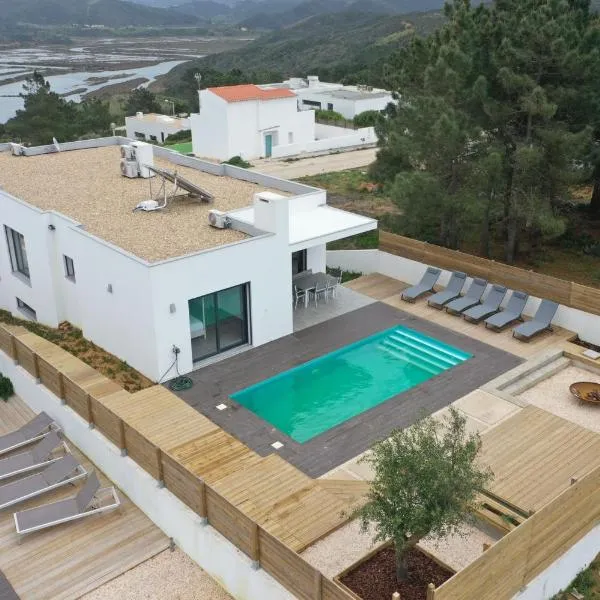 Cairnvillas Villa Flow C40 Luxury Villa with Private Swimming Pool near Beach, hotel in Aljezur