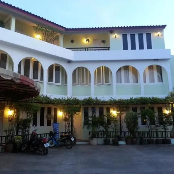Casa Holiday Hotel SHA, hotel in Phitsanulok