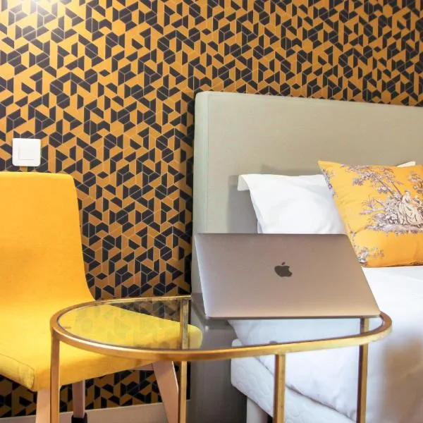 Hôtel Le Petit Périer, hotel v destinaci Laval