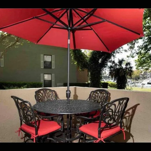 In the Heart of Harbour Town 2BR 2BA Pool Access Close to Beach, khách sạn ở Hilton Head Island