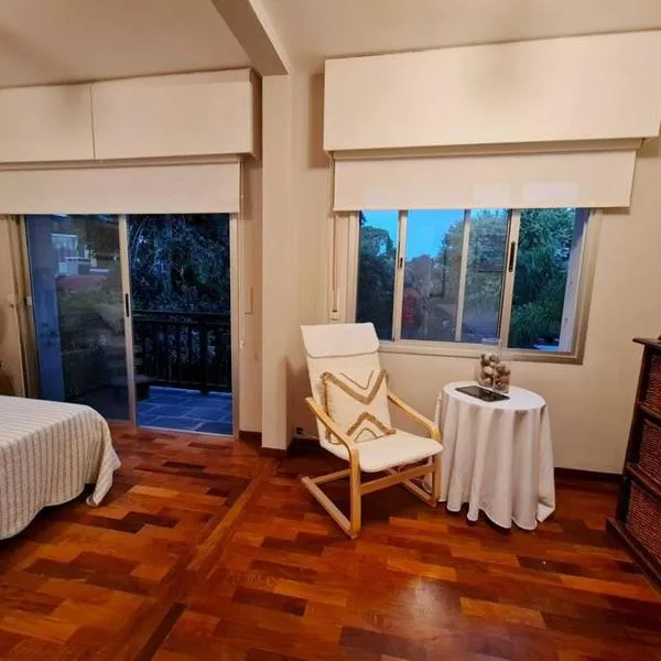 Hermosa habitación en apartamento en Carrasco - Comparte Apartamento conmigo, hotel in Montevideo