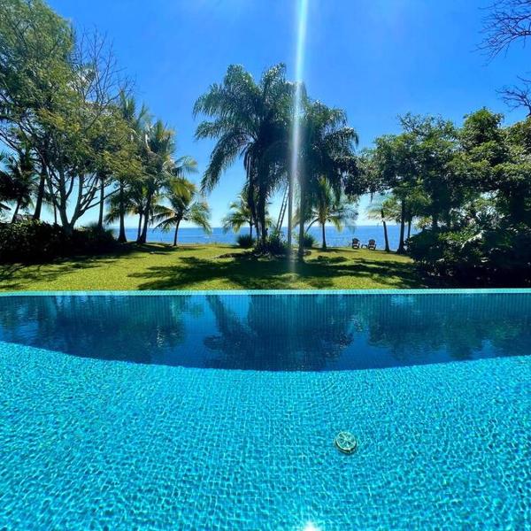 Stunning Oceanfront 4-Bdrm Villa w/ Infinity Pool, San Lorenzo