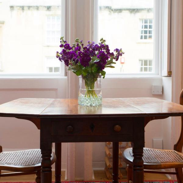 1 Bed Georgian Apartment in Bath City Centre, Bath