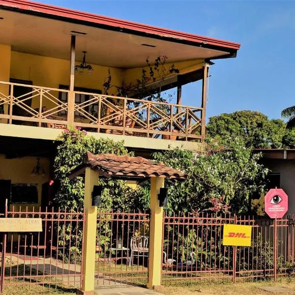 Hostal Doña Maria, hotel in Pedasí Town