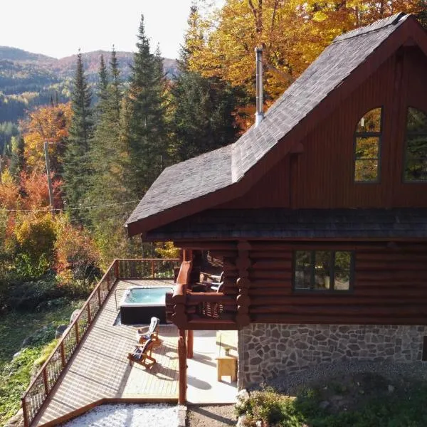 Breathtaking log house with HotTub - Summer paradise in Tremblant, Hotel in Mont-Blanc