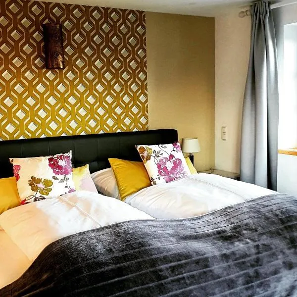 Schatzbergalm Pension, hotel v destinaci Dießen am Ammersee